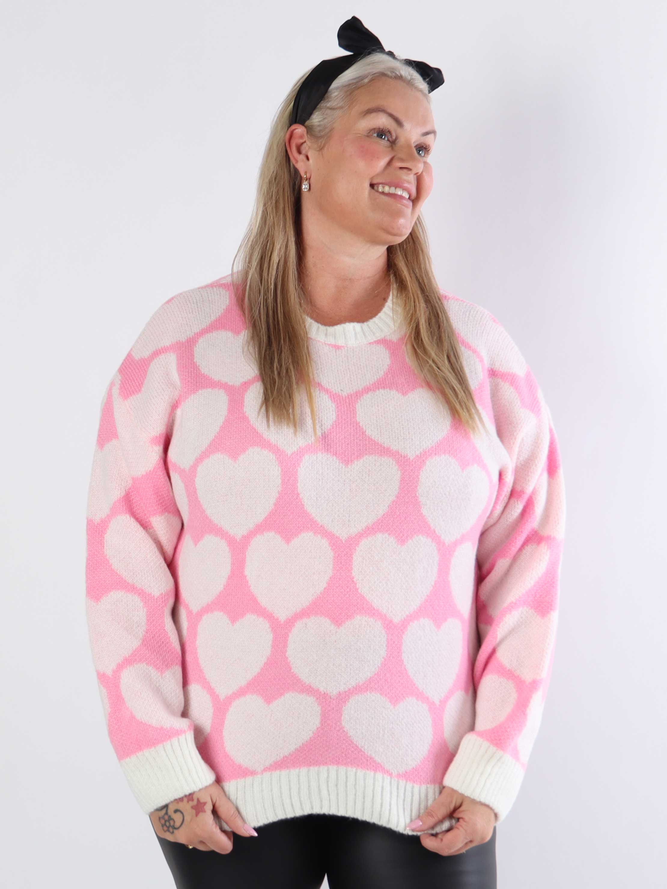 Saidy - Tyk plus size strikbluse med hjerter